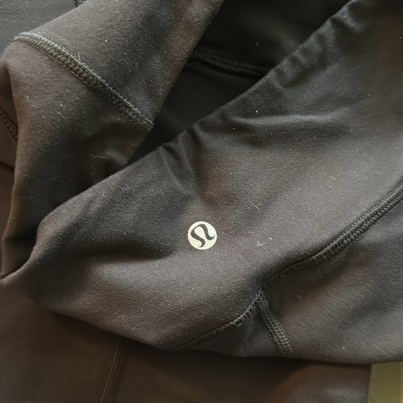 Lululemon leggings ((8) - Picture 3 of 7